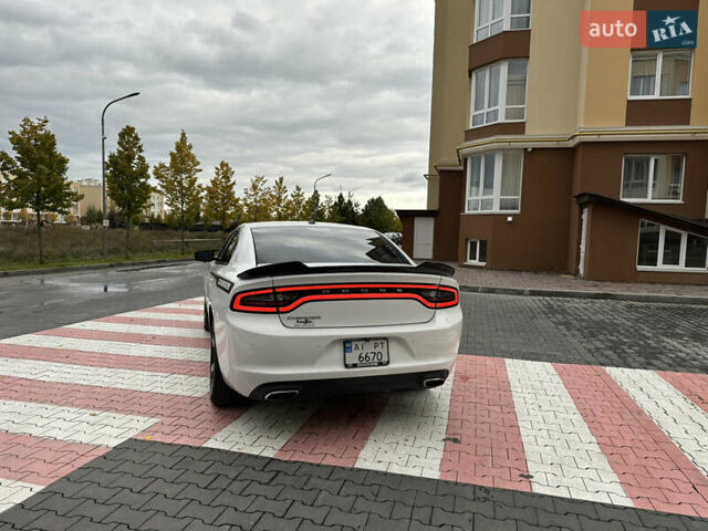 Білий Додж Charger, об'ємом двигуна 3.6 л та пробігом 185 тис. км за 17600 $, фото 5 на Automoto.ua