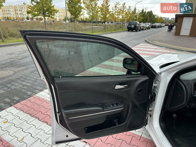 Білий Додж Charger, об'ємом двигуна 3.6 л та пробігом 185 тис. км за 17600 $, фото 23 на Automoto.ua