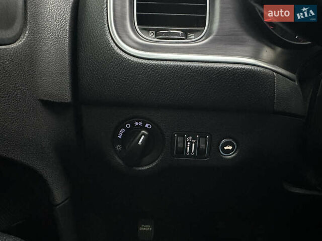 Білий Додж Charger, об'ємом двигуна 3.6 л та пробігом 185 тис. км за 17600 $, фото 48 на Automoto.ua