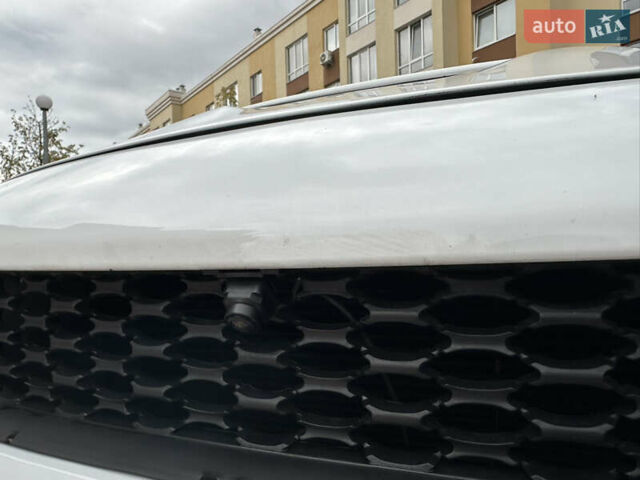 Белый Додж Чарджер, объемом двигателя 3.6 л и пробегом 185 тыс. км за 15999 $, фото 21 на Automoto.ua