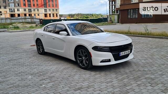 Білий Додж Charger, об'ємом двигуна 3.6 л та пробігом 183 тис. км за 15000 $, фото 33 на Automoto.ua