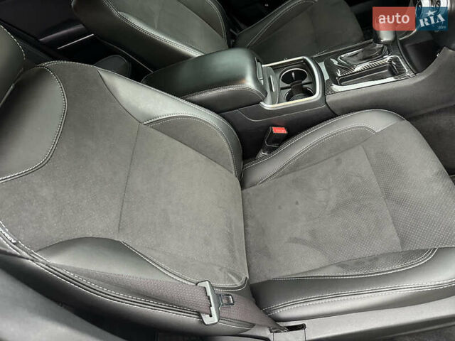 Білий Додж Charger, об'ємом двигуна 3.6 л та пробігом 185 тис. км за 17600 $, фото 34 на Automoto.ua