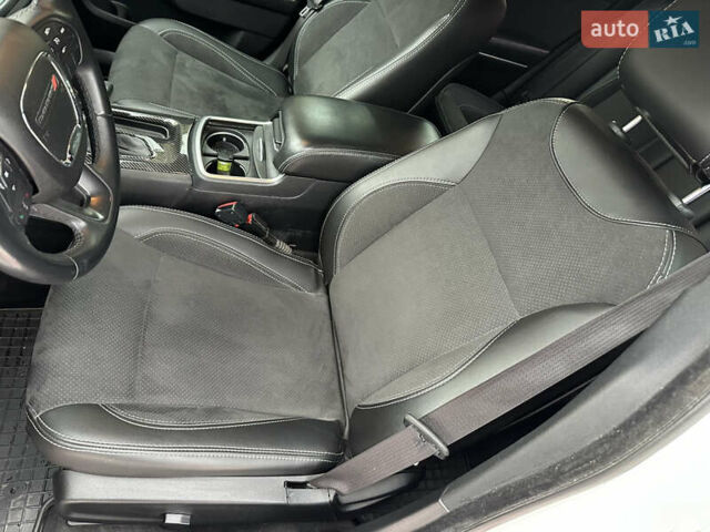 Білий Додж Charger, об'ємом двигуна 3.6 л та пробігом 185 тис. км за 17600 $, фото 26 на Automoto.ua