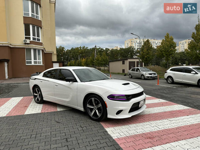 Белый Додж Чарджер, объемом двигателя 3.6 л и пробегом 185 тыс. км за 15999 $, фото 12 на Automoto.ua