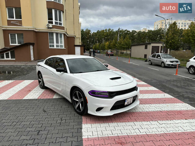 Белый Додж Чарджер, объемом двигателя 3.6 л и пробегом 185 тыс. км за 15999 $, фото 16 на Automoto.ua