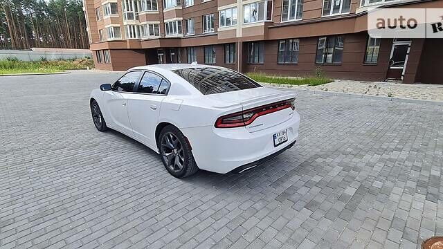 Білий Додж Charger, об'ємом двигуна 3.6 л та пробігом 183 тис. км за 15000 $, фото 2 на Automoto.ua