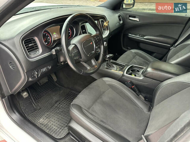 Білий Додж Charger, об'ємом двигуна 3.6 л та пробігом 185 тис. км за 17600 $, фото 27 на Automoto.ua