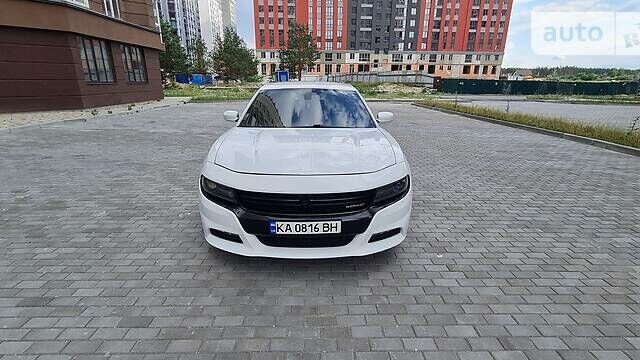 Білий Додж Charger, об'ємом двигуна 3.6 л та пробігом 183 тис. км за 15000 $, фото 7 на Automoto.ua