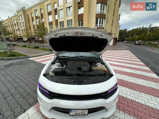 Белый Додж Чарджер, объемом двигателя 3.6 л и пробегом 185 тыс. км за 16800 $, фото 36 на Automoto.ua