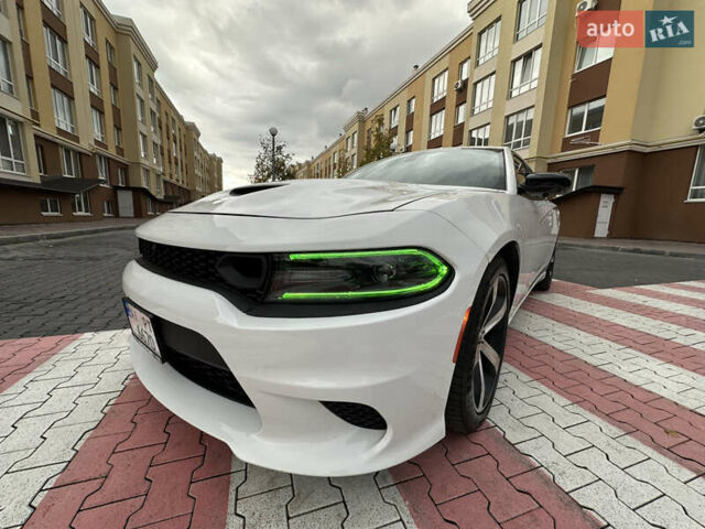 Белый Додж Чарджер, объемом двигателя 3.6 л и пробегом 185 тыс. км за 16800 $, фото 39 на Automoto.ua