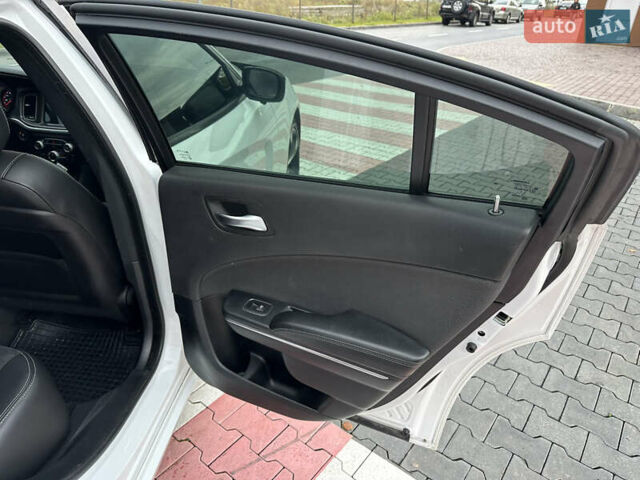 Білий Додж Charger, об'ємом двигуна 3.6 л та пробігом 185 тис. км за 17600 $, фото 30 на Automoto.ua