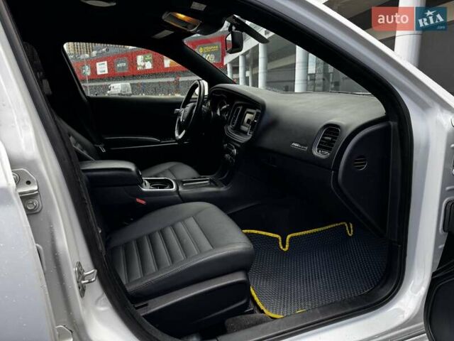 Додж Чарджер 2016 в Киеве на Automoto.ua Белый Додж Чарджер, объемом двигателя 5.7 л и пробегом 215 тыс. км за 19500 $, фото 13 на Automoto.ua