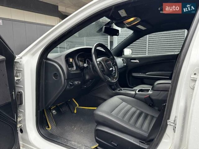 Додж Чарджер 2016 в Киеве на Automoto.ua Белый Додж Чарджер, объемом двигателя 5.7 л и пробегом 215 тыс. км за 19500 $, фото 10 на Automoto.ua