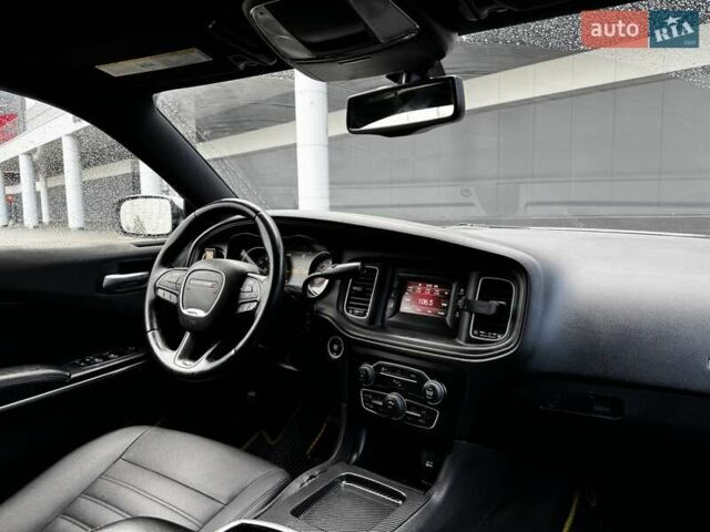 Додж Чарджер 2016 в Киеве на Automoto.ua Белый Додж Чарджер, объемом двигателя 5.7 л и пробегом 215 тыс. км за 19500 $, фото 14 на Automoto.ua