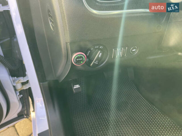 Білий Додж Charger, об'ємом двигуна 3.61 л та пробігом 78 тис. км за 19500 $, фото 17 на Automoto.ua