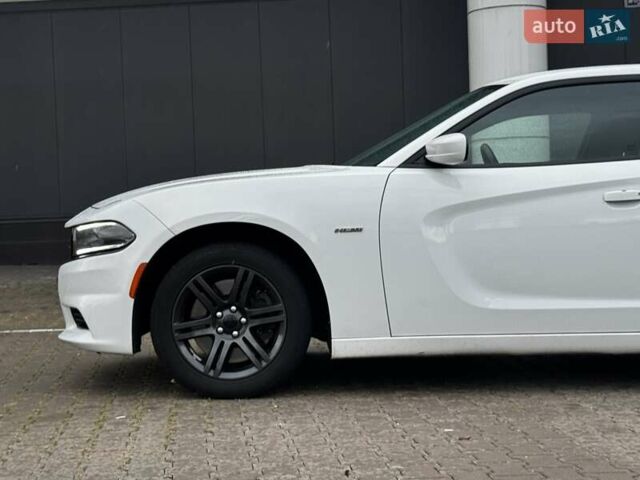 Додж Чарджер 2016 в Киеве на Automoto.ua Белый Додж Чарджер, объемом двигателя 5.7 л и пробегом 215 тыс. км за 19500 $, фото 4 на Automoto.ua