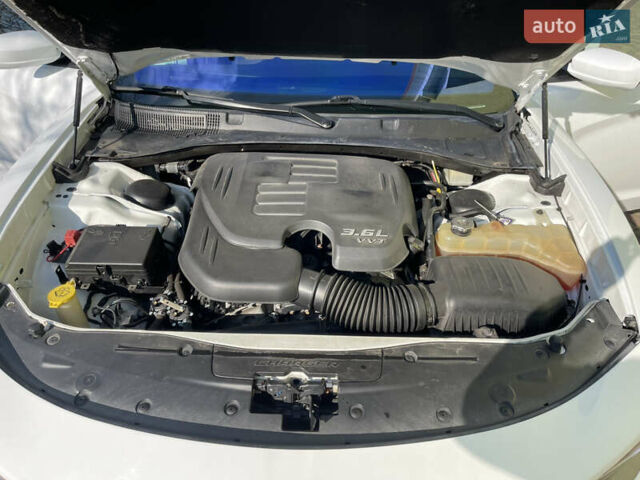 Білий Додж Charger, об'ємом двигуна 3.61 л та пробігом 78 тис. км за 19500 $, фото 19 на Automoto.ua