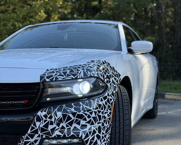 Білий Додж Charger, об'ємом двигуна 3.6 л та пробігом 126 тис. км за 20400 $, фото 3 на Automoto.ua