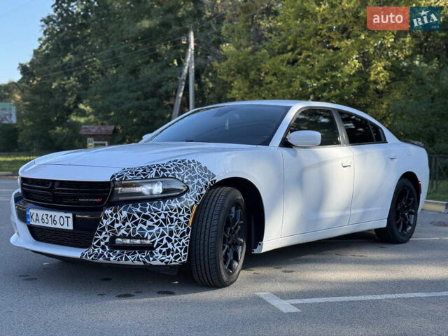Білий Додж Charger, об'ємом двигуна 3.6 л та пробігом 126 тис. км за 20400 $, фото 7 на Automoto.ua