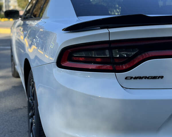 Білий Додж Charger, об'ємом двигуна 3.6 л та пробігом 126 тис. км за 20400 $, фото 23 на Automoto.ua
