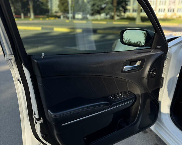 Білий Додж Charger, об'ємом двигуна 3.6 л та пробігом 126 тис. км за 20400 $, фото 36 на Automoto.ua
