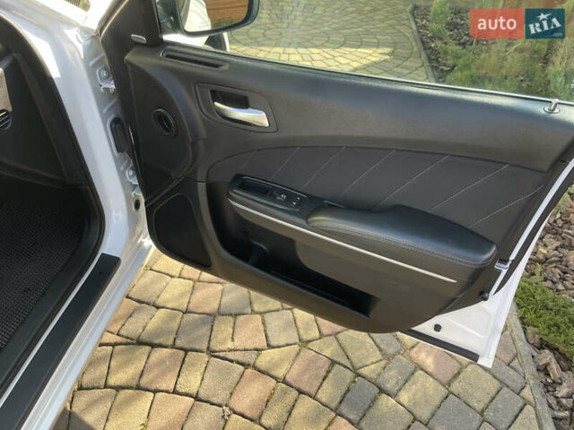 Білий Додж Charger, об'ємом двигуна 3.61 л та пробігом 78 тис. км за 19500 $, фото 12 на Automoto.ua