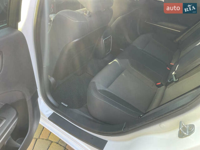 Білий Додж Charger, об'ємом двигуна 3.61 л та пробігом 78 тис. км за 19500 $, фото 11 на Automoto.ua
