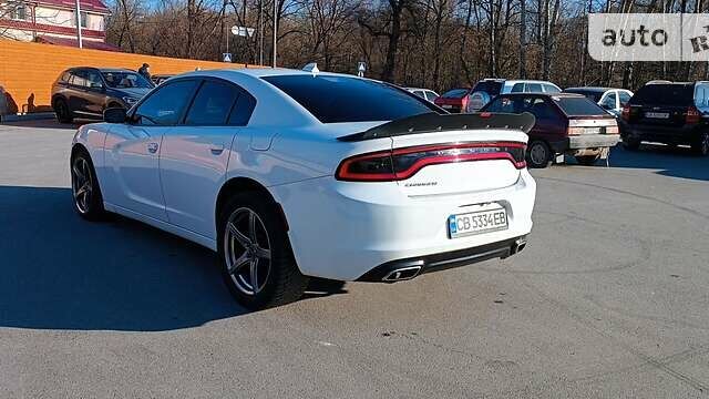 Білий Додж Charger, об'ємом двигуна 3.6 л та пробігом 139 тис. км за 15500 $, фото 9 на Automoto.ua