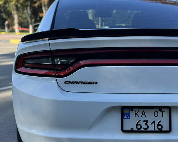 Білий Додж Charger, об'ємом двигуна 3.6 л та пробігом 126 тис. км за 20400 $, фото 22 на Automoto.ua