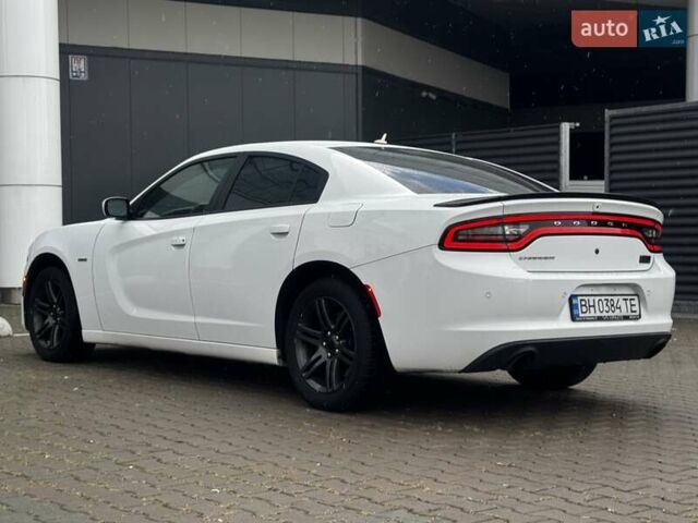 Додж Чарджер 2016 в Киеве на Automoto.ua Белый Додж Чарджер, объемом двигателя 5.7 л и пробегом 215 тыс. км за 19500 $, фото 7 на Automoto.ua