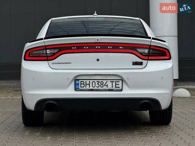 Додж Чарджер 2016 в Киеве на Automoto.ua Белый Додж Чарджер, объемом двигателя 5.7 л и пробегом 215 тыс. км за 19500 $, фото 8 на Automoto.ua