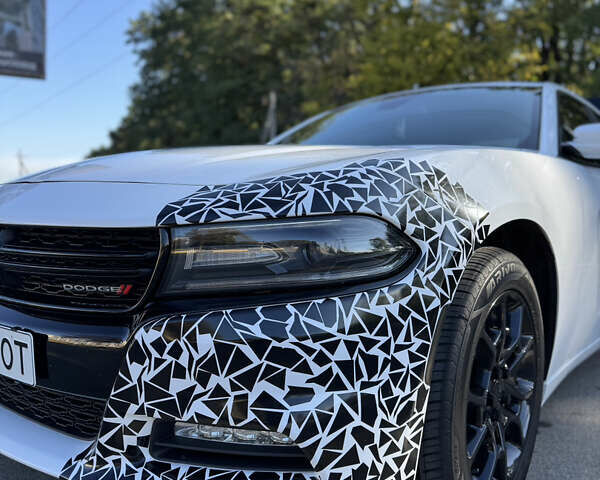 Білий Додж Charger, об'ємом двигуна 3.6 л та пробігом 126 тис. км за 20400 $, фото 25 на Automoto.ua