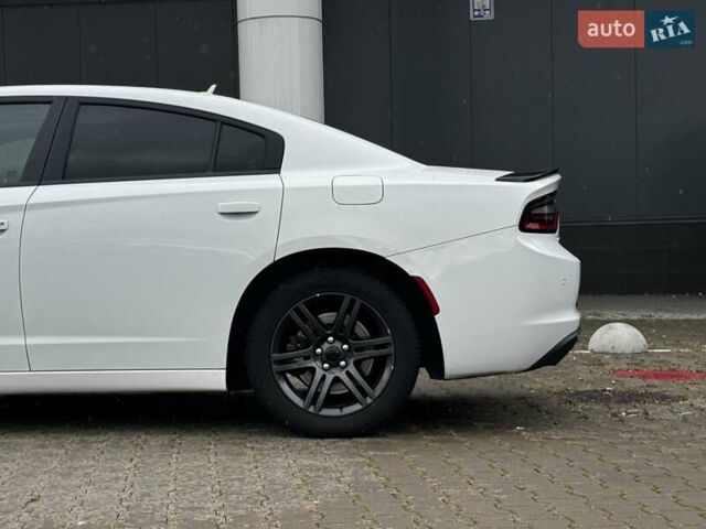 Додж Чарджер 2016 в Киеве на Automoto.ua Белый Додж Чарджер, объемом двигателя 5.7 л и пробегом 215 тыс. км за 19500 $, фото 5 на Automoto.ua
