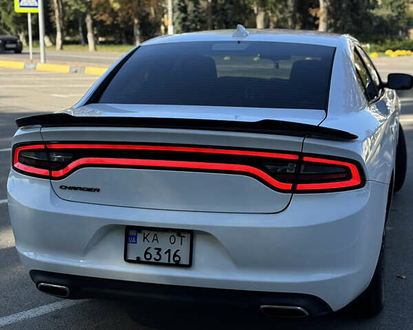 Білий Додж Charger, об'ємом двигуна 3.6 л та пробігом 126 тис. км за 20400 $, фото 51 на Automoto.ua