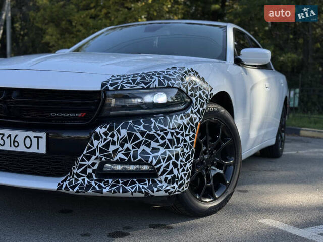 Білий Додж Charger, об'ємом двигуна 3.6 л та пробігом 126 тис. км за 20400 $, фото 2 на Automoto.ua