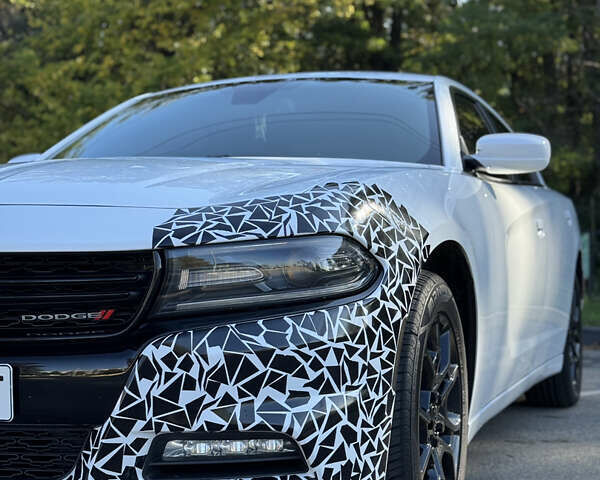 Білий Додж Charger, об'ємом двигуна 3.6 л та пробігом 126 тис. км за 20400 $, фото 10 на Automoto.ua