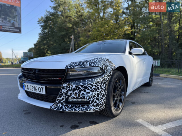 Белый Додж Чарджер, объемом двигателя 3.6 л и пробегом 130 тыс. км за 18900 $, фото 10 на Automoto.ua