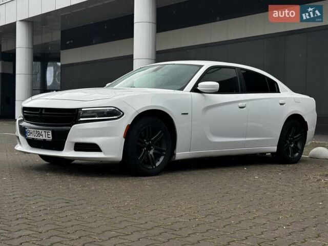 Додж Чарджер 2016 в Киеве на Automoto.ua Белый Додж Чарджер, объемом двигателя 5.7 л и пробегом 215 тыс. км за 19500 $, фото 3 на Automoto.ua