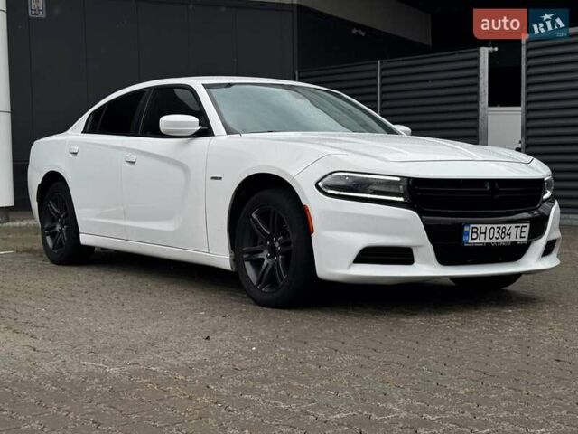 Додж Чарджер 2016 в Киеве на Automoto.ua Белый Додж Чарджер, объемом двигателя 5.7 л и пробегом 215 тыс. км за 19500 $, фото 1 на Automoto.ua