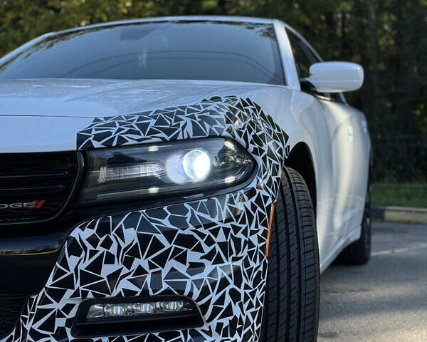 Білий Додж Charger, об'ємом двигуна 3.6 л та пробігом 126 тис. км за 20400 $, фото 4 на Automoto.ua