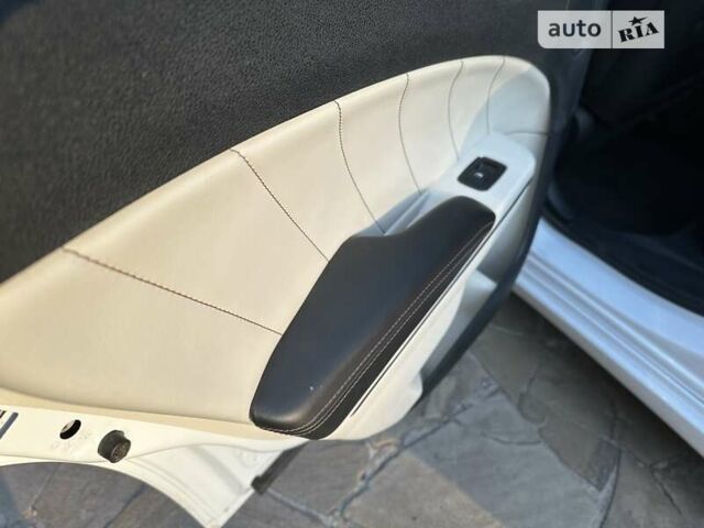 Белый Додж Чарджер, объемом двигателя 3.6 л и пробегом 95 тыс. км за 23000 $, фото 21 на Automoto.ua