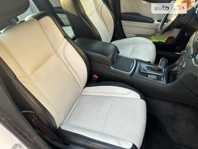 Белый Додж Чарджер, объемом двигателя 3.6 л и пробегом 95 тыс. км за 23000 $, фото 26 на Automoto.ua