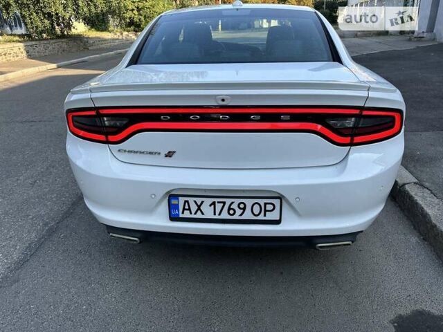 Белый Додж Чарджер, объемом двигателя 3.6 л и пробегом 95 тыс. км за 23000 $, фото 8 на Automoto.ua