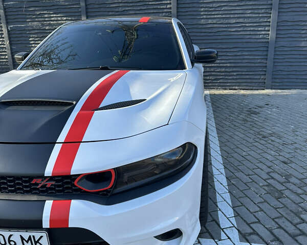 Білий Додж Charger, об'ємом двигуна 5.65 л та пробігом 140 тис. км за 25999 $, фото 7 на Automoto.ua