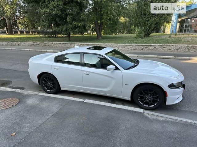 Белый Додж Чарджер, объемом двигателя 3.6 л и пробегом 95 тыс. км за 23000 $, фото 5 на Automoto.ua