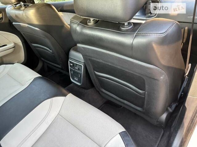 Белый Додж Чарджер, объемом двигателя 3.6 л и пробегом 95 тыс. км за 23000 $, фото 24 на Automoto.ua