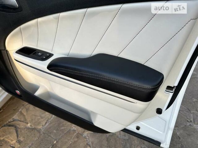 Белый Додж Чарджер, объемом двигателя 3.6 л и пробегом 95 тыс. км за 23000 $, фото 27 на Automoto.ua