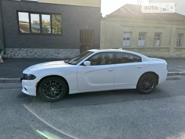 Белый Додж Чарджер, объемом двигателя 3.6 л и пробегом 95 тыс. км за 23000 $, фото 3 на Automoto.ua
