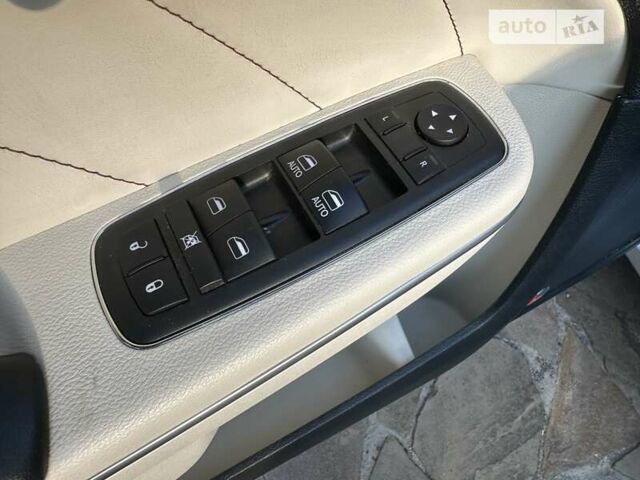 Белый Додж Чарджер, объемом двигателя 3.6 л и пробегом 95 тыс. км за 23000 $, фото 17 на Automoto.ua