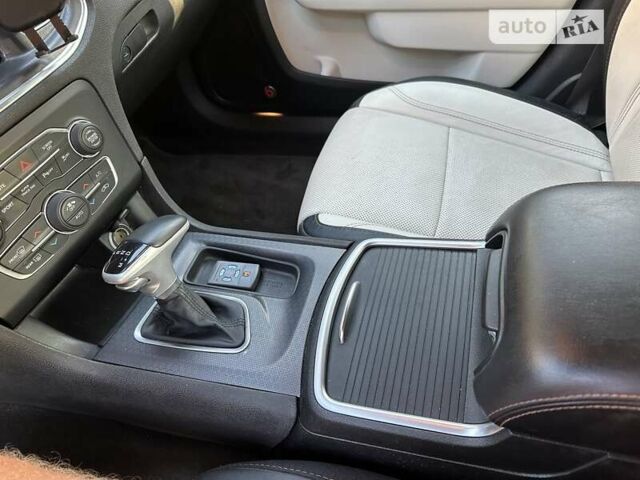 Белый Додж Чарджер, объемом двигателя 3.6 л и пробегом 95 тыс. км за 23000 $, фото 19 на Automoto.ua